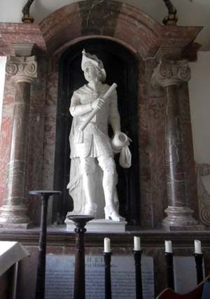 Photo image of Monument to Sir Robert Holmes, St. Thomas' church, Yarmouth.