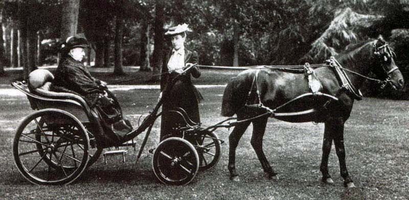 Photo image of Queen Victoria in her carriage, Osborne House, Isle of Wight
