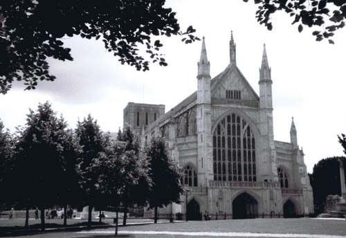 Photo image of Winchester Cathedral.