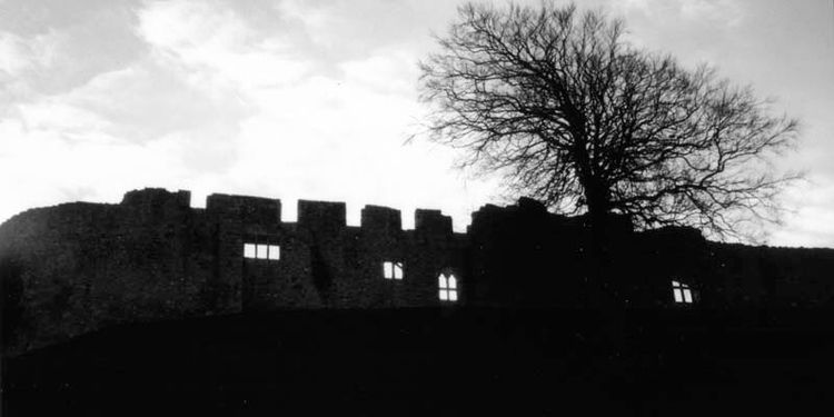 Photo image of battlements, Carisbrooke Castle. isle of Wight.