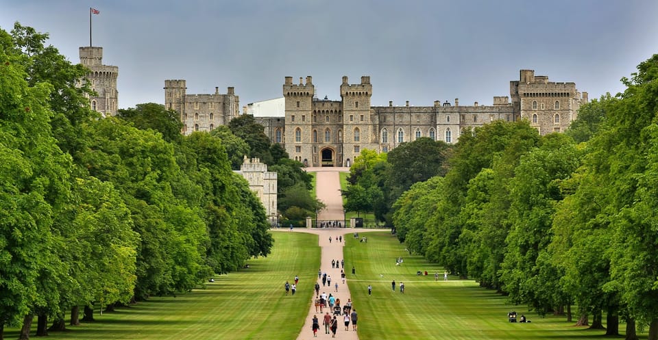 Photo image of Windsor Castle looking toward the Royal Apartments.